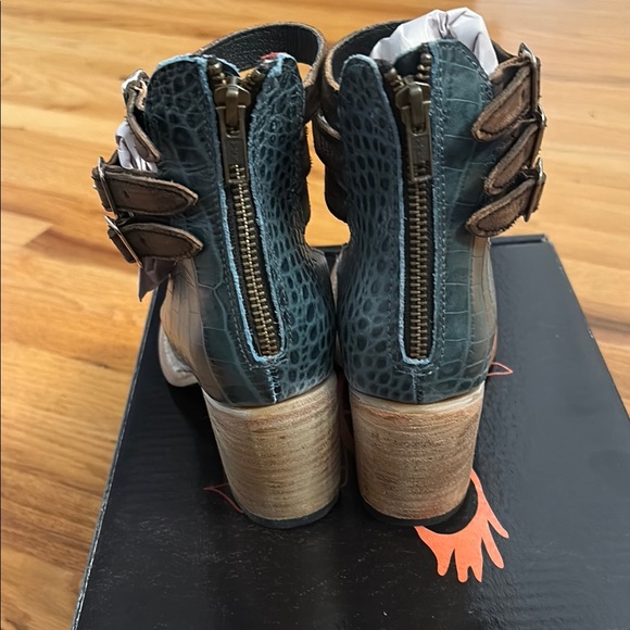 Freebird Randi Turquoise Croco - Picture 4 of 7